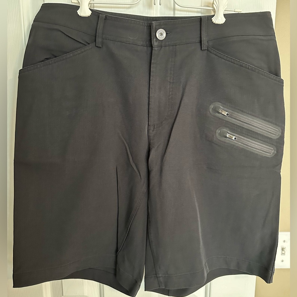 Men’s Lululemon Black Cadence Shorts. Size 36, 11 inch inseam  EUC